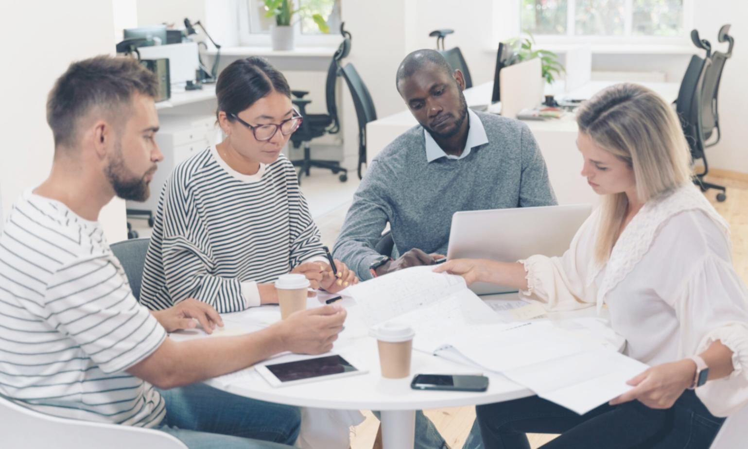 Analyse financière approfondie avec graphiques et données d'investissement